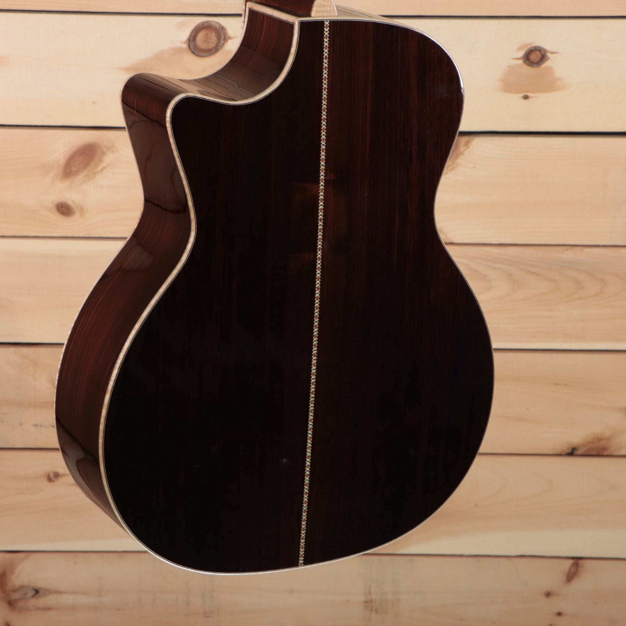 Eastman AC822CEFF acoustic guitar natural finish with white binding and cutaway body