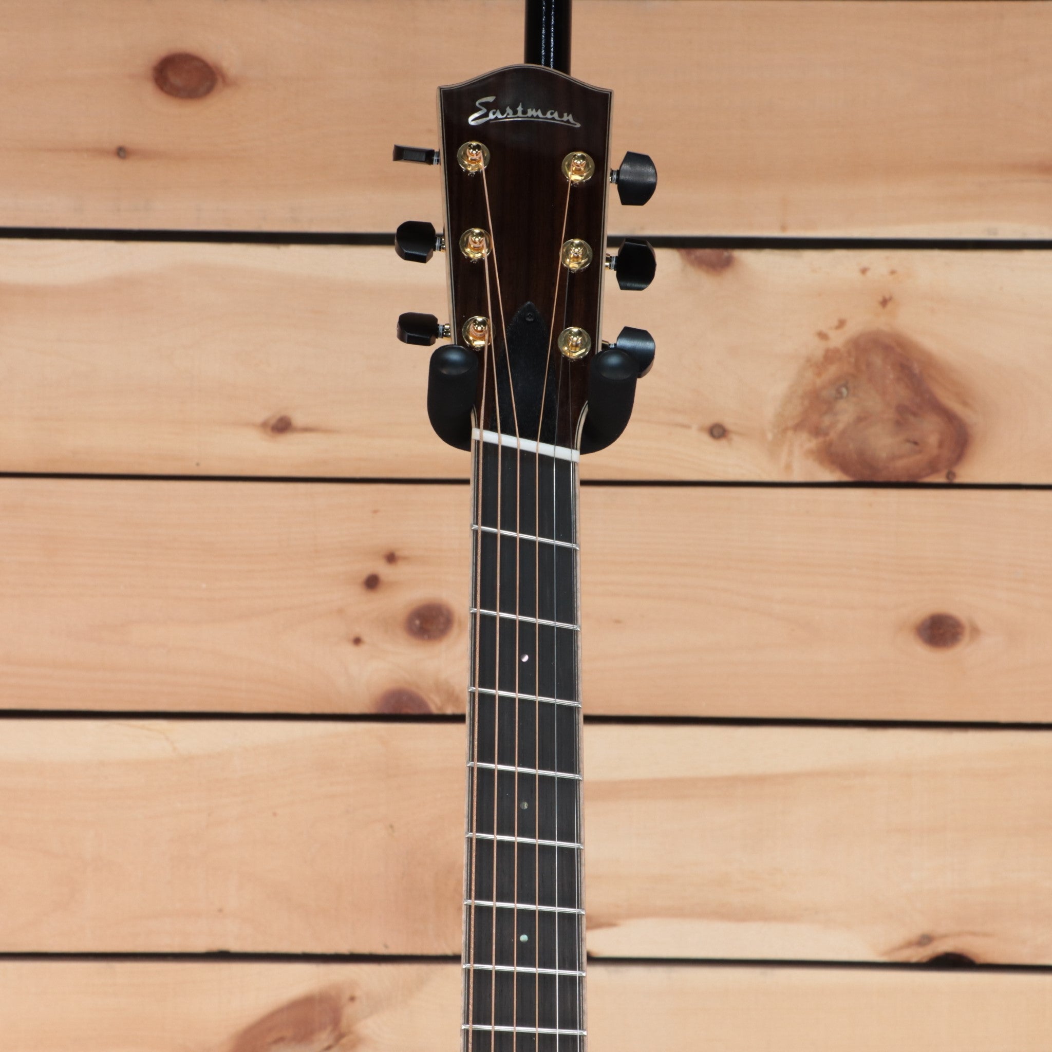Eastman AC822CEFF acoustic guitar natural finish with gold tuning machines