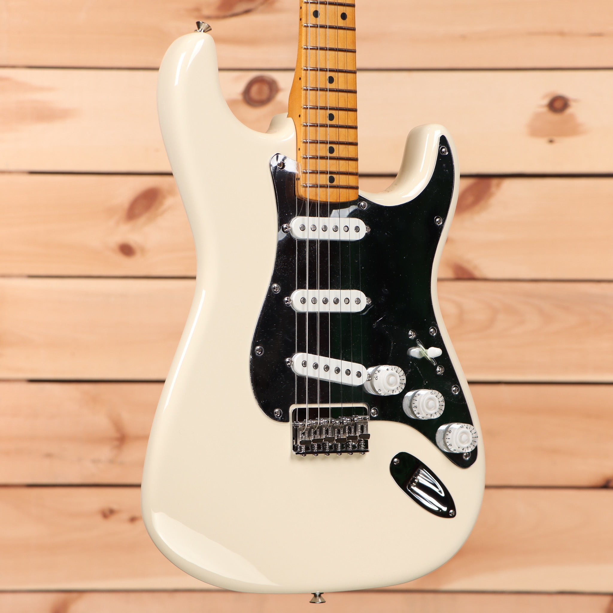 Fender Nile Rodgers Hitmaker Stratocaster electric guitar Olympic White with black pickguard and single-coil pickups