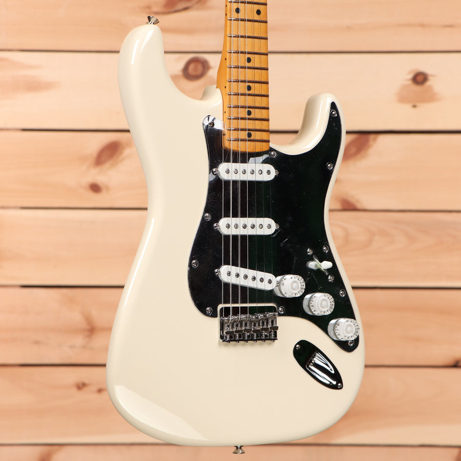 Fender Nile Rodgers Hitmaker Stratocaster electric guitar Olympic White with black pickguard and single-coil pickups