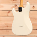 Fender Nile Rodgers Hitmaker Stratocaster electric guitar Olympic White with single-coil pickups