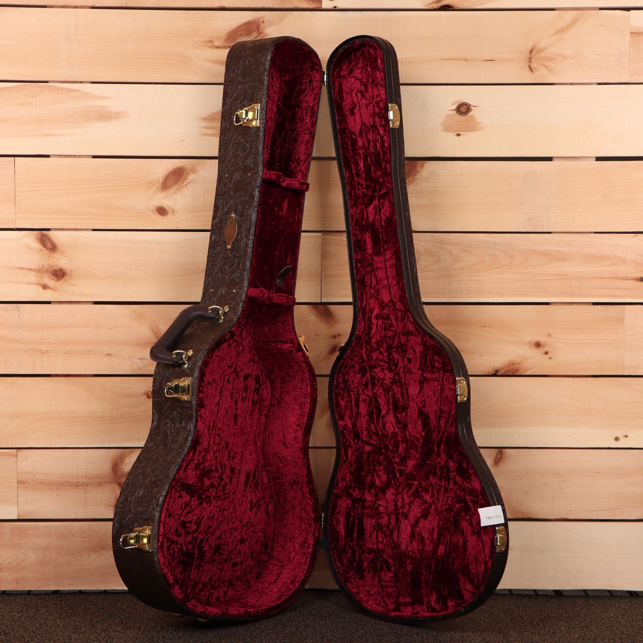 Taylor 417e dreadnought acoustic guitar Tobacco Sunburst with burgundy velvet-lined hard case