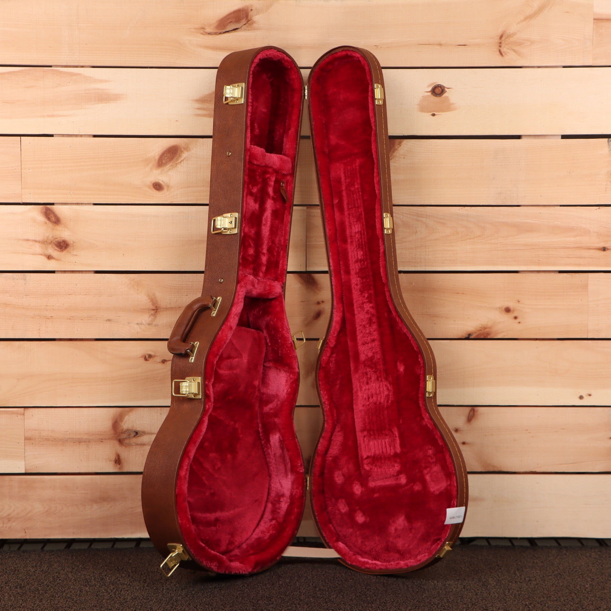 Gibson Slash Victoria Les Paul Standard Goldtop electric guitar with brown hardshell case and red velvet interior