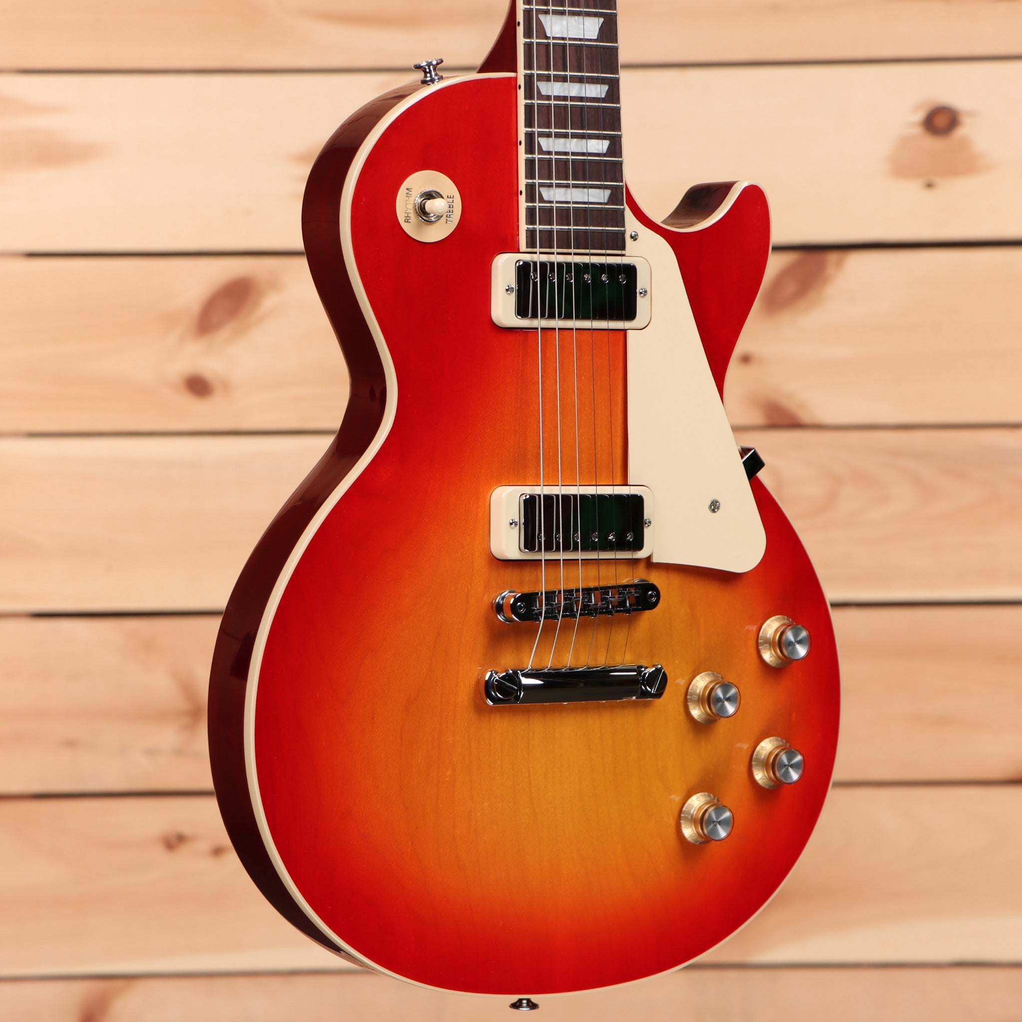 Gibson Les Paul Deluxe 70s electric guitar 70s Cherry Sunburst with dual humbuckers