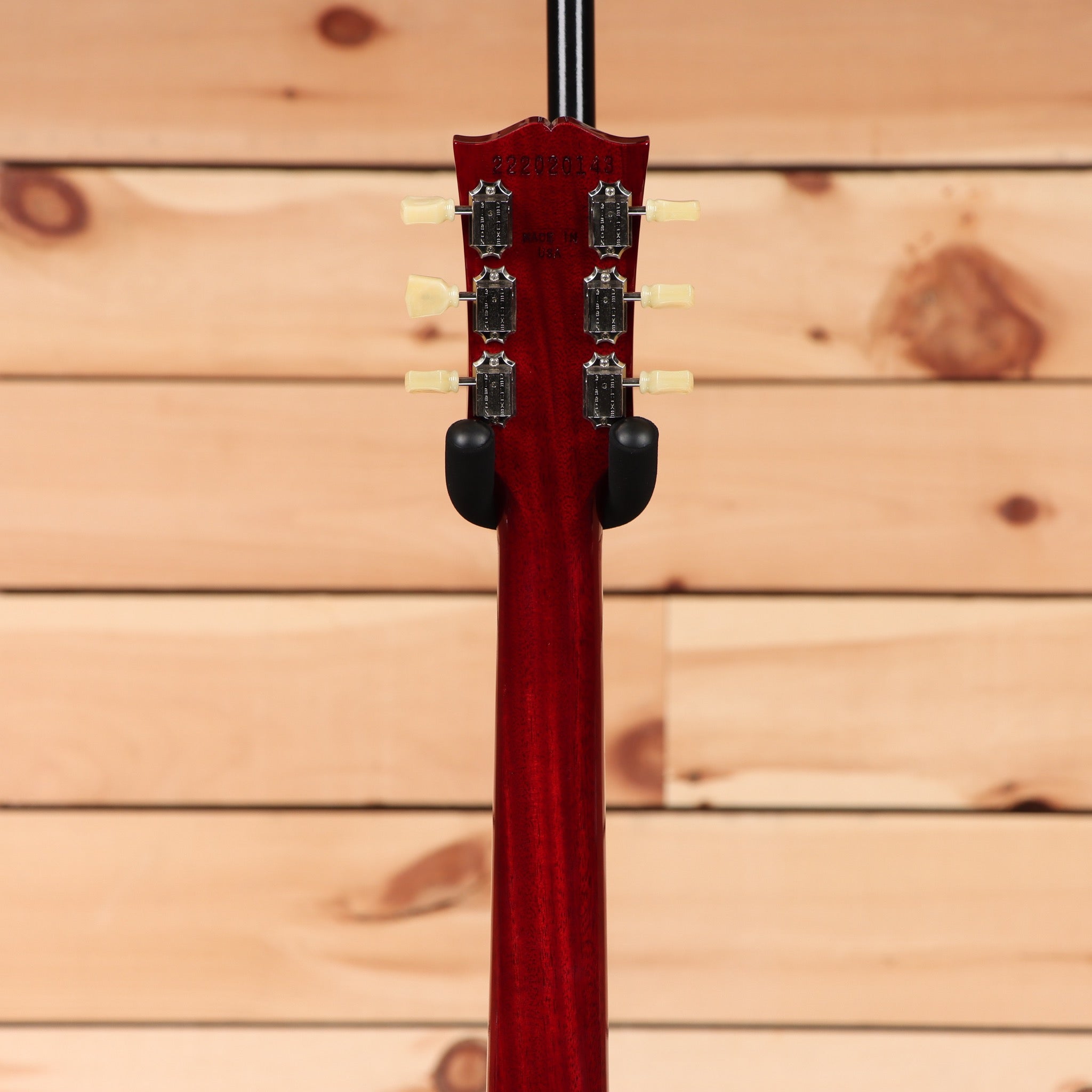 Gibson Les Paul 70s Deluxe wine red electric guitar with dual humbucker pickups and cream binding