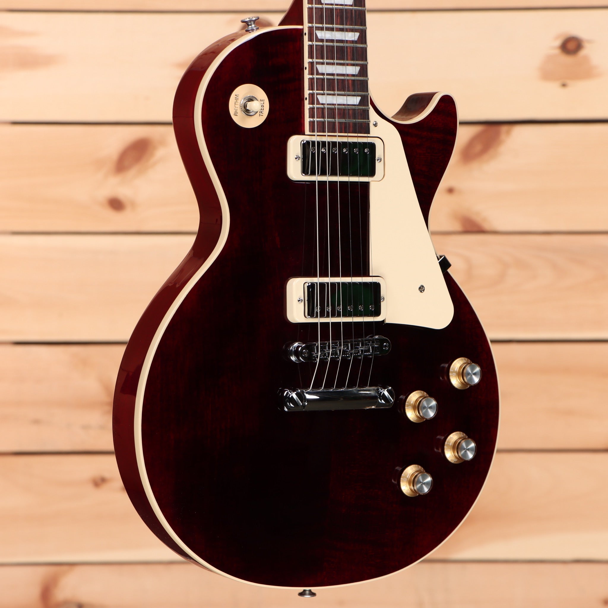 Gibson Les Paul 70s Deluxe wine red electric guitar with dual humbucker pickups and white pickguard