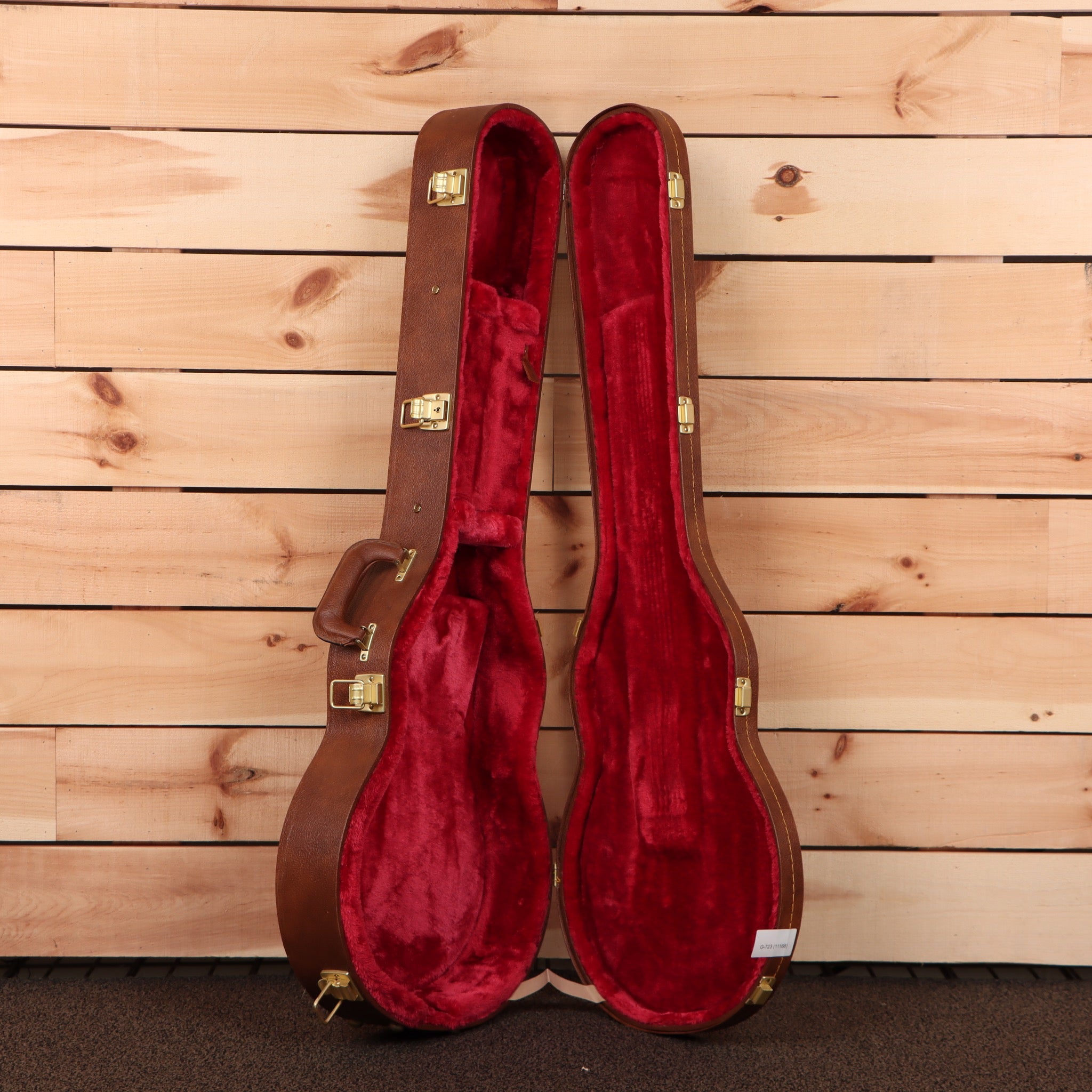 Gibson Les Paul 70s Deluxe wine red electric guitar with gold hardware in brown case