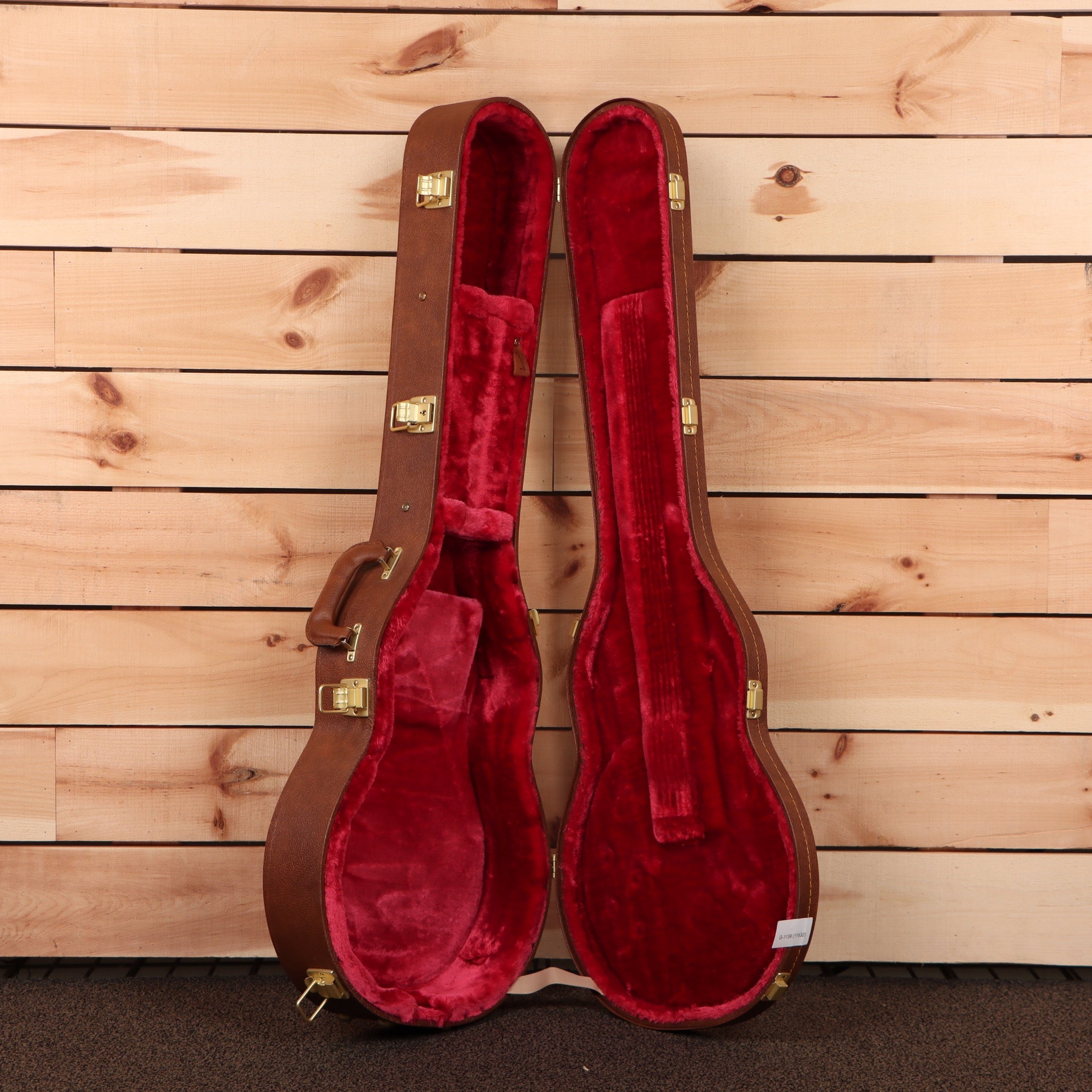 Gibson Les Paul 70s Deluxe wine red electric guitar with gold hardware and red velvet case