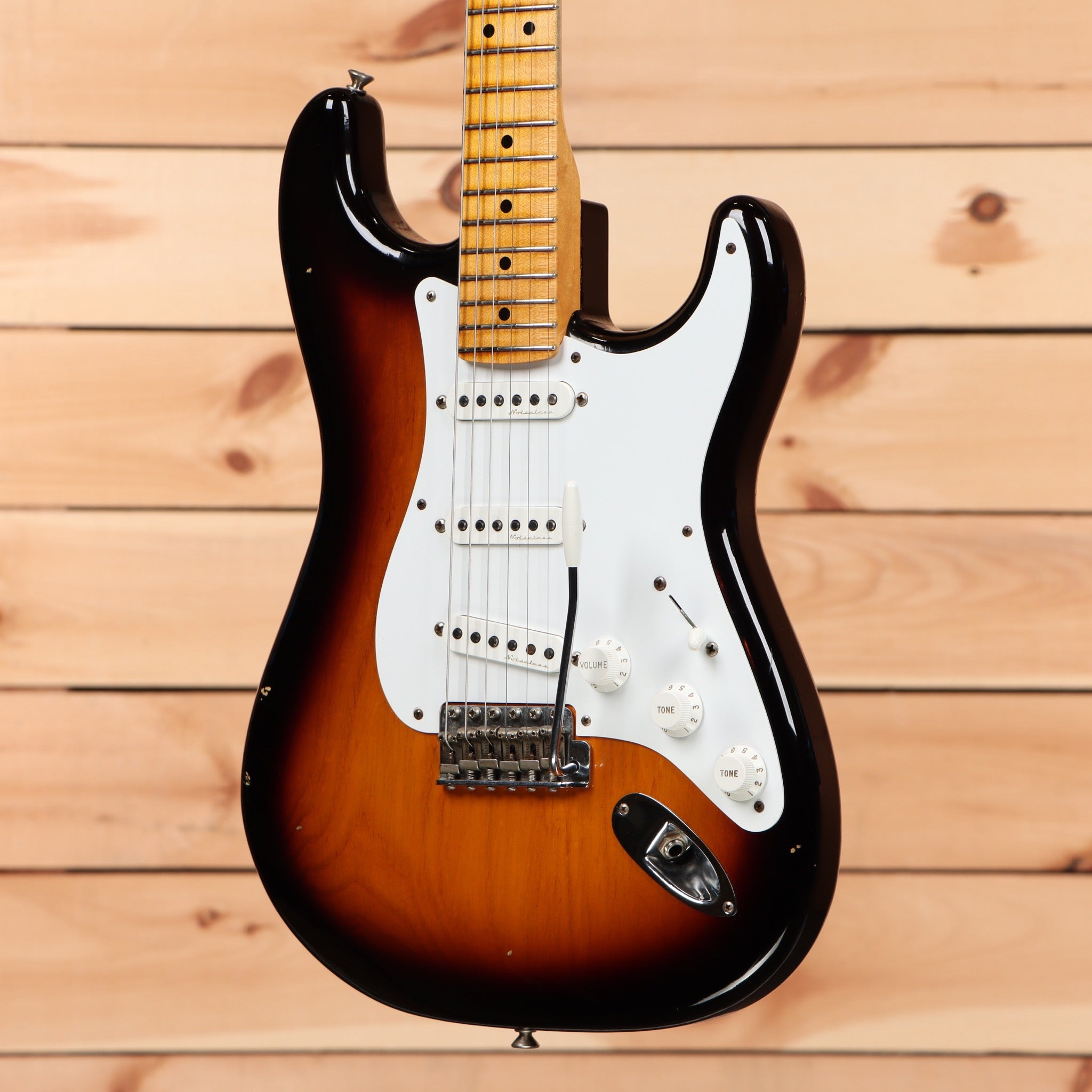 Pre-owned Fender Custom Shop Eric Clapton Signature Stratocaster electric guitar 2-Color Sunburst with maple fretboard