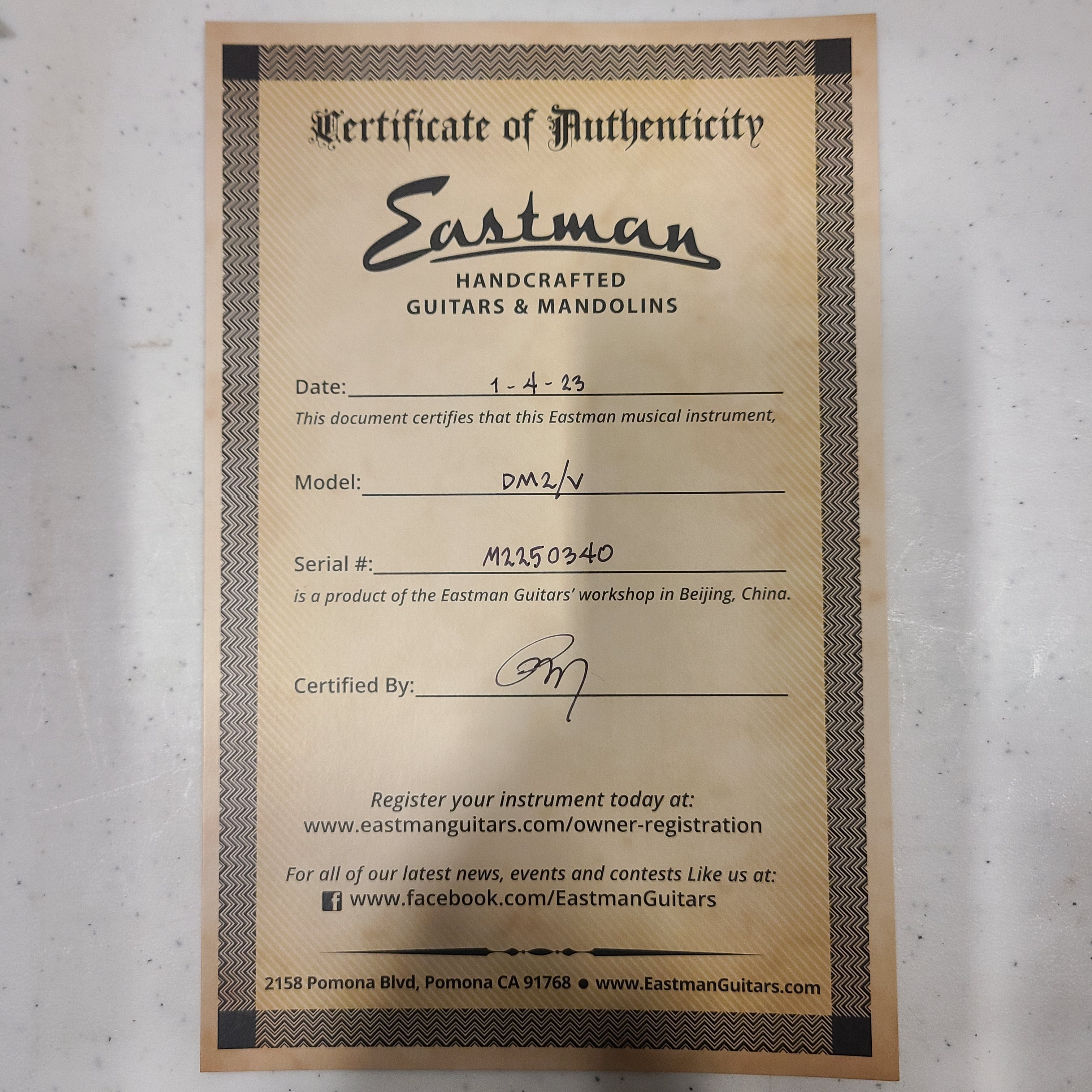 Eastman DM2/V mandolin handcrafted antique finish with certificate of authenticity