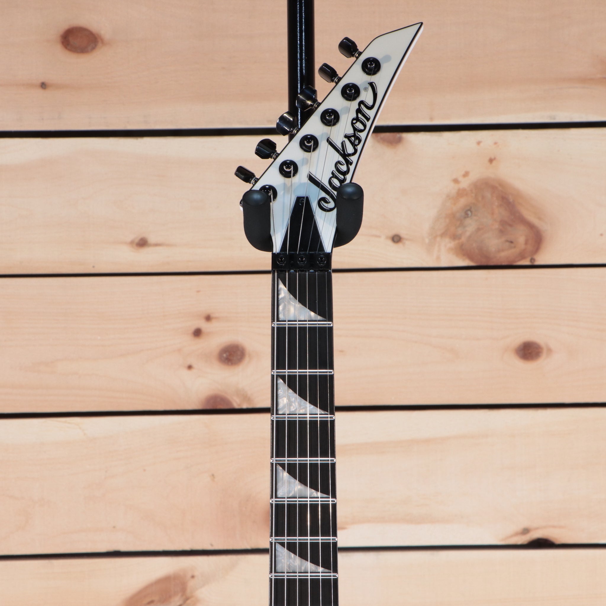 Jackson MJ Series Soloist SL2 electric guitar Snow White with angular headstock and maple fretboard