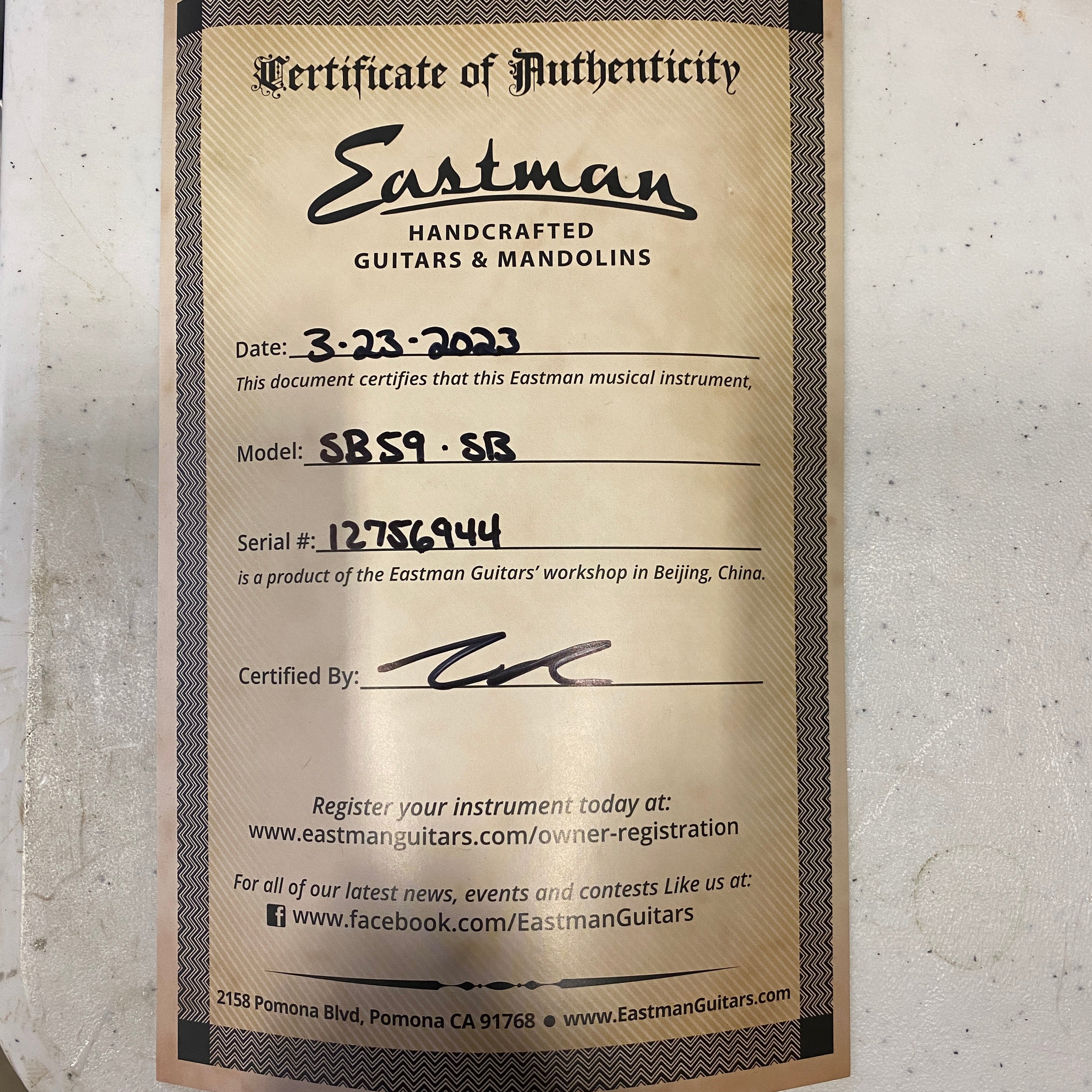 Eastman SB59 semi-hollow electric guitar sunburst finish with Certificate of Authenticity