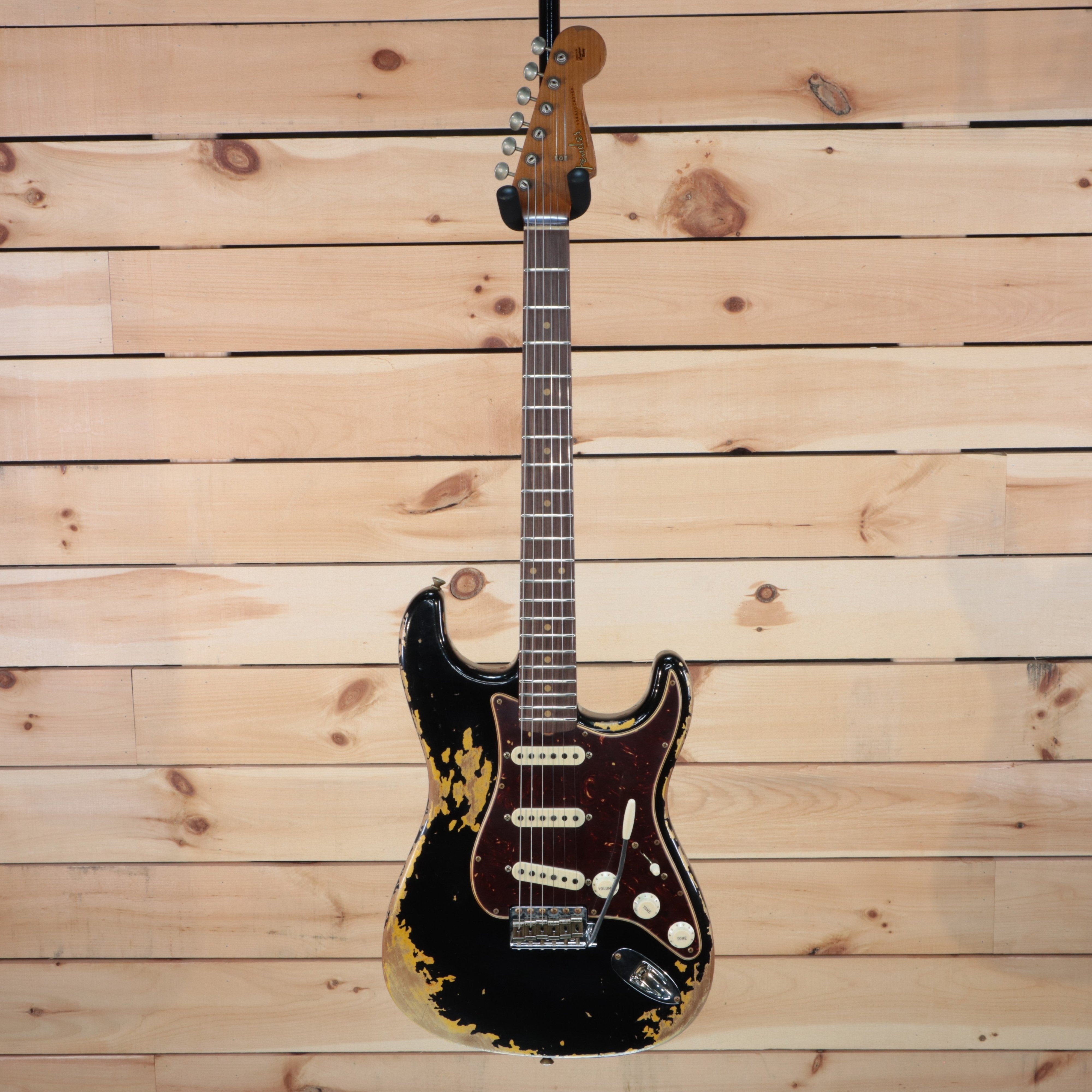 Fender Custom Shop LTD Roasted 1960 Stratocaster electric guitar black over gold heavy relic tortoise pickguard