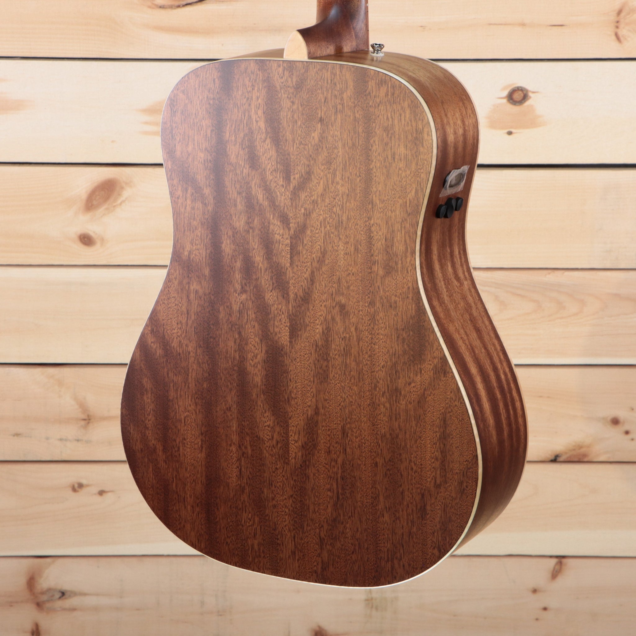 fender-redondo-special-express