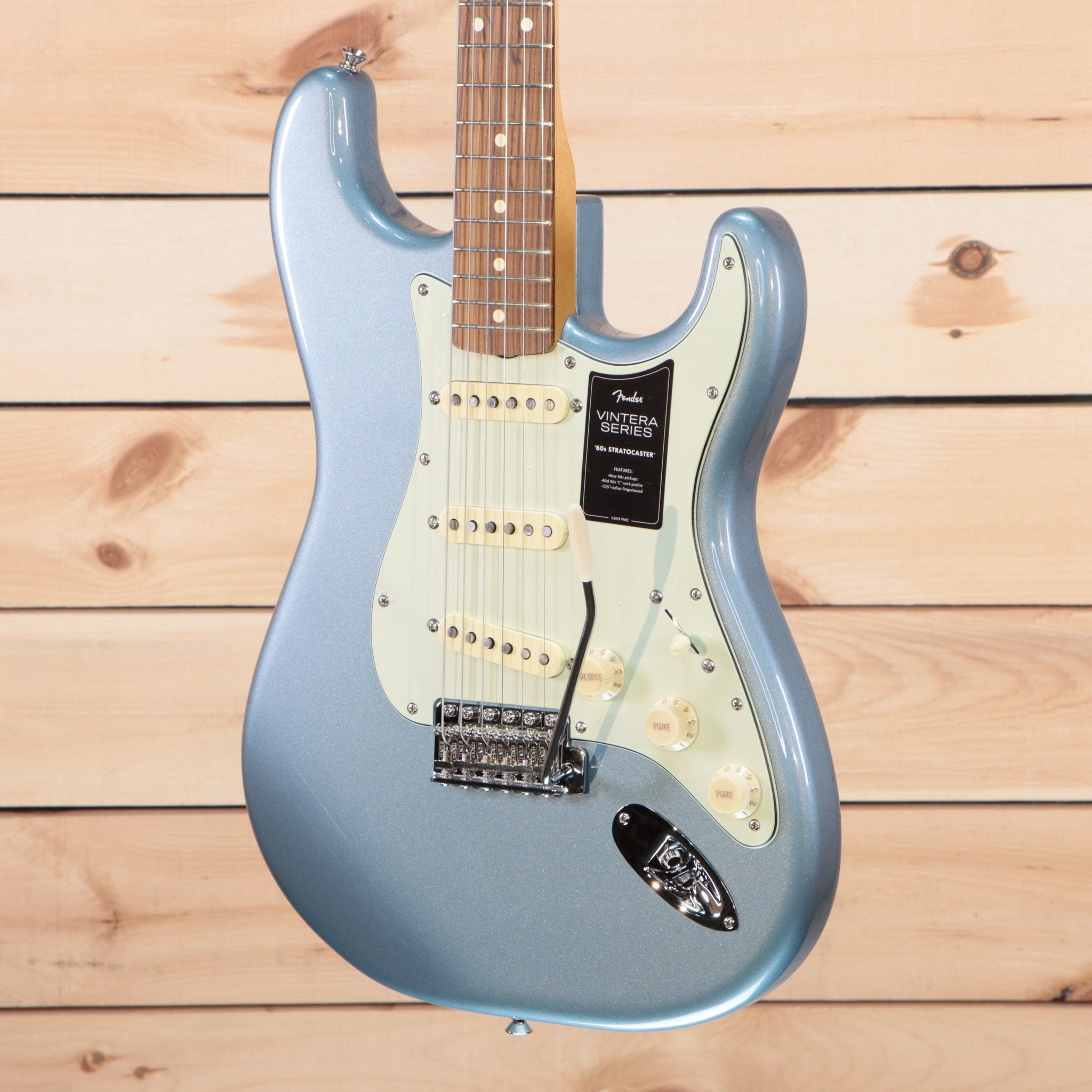 Fender Vintera '60s Stratocaster - Ice Blue Metallic