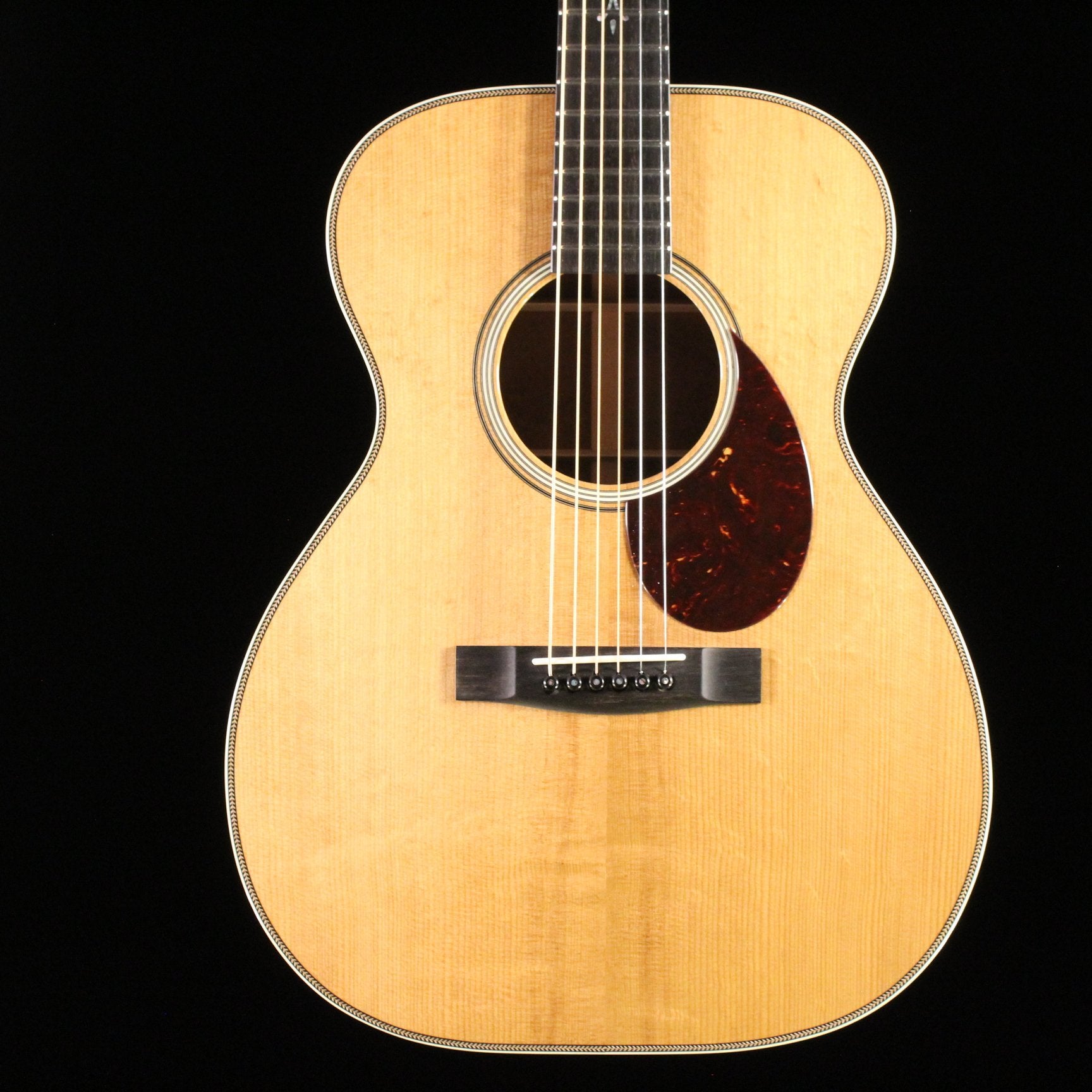 Huss and Dalton TOM-M Custom acoustic guitar natural spruce top with tortoiseshell pickguard and herringbone binding