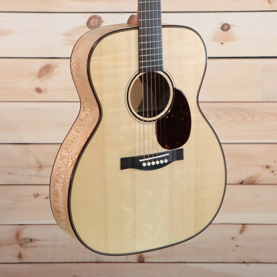 Santa Cruz OM Grand Custom acoustic guitar Natural finish with figured maple sides and tortoise pickguard