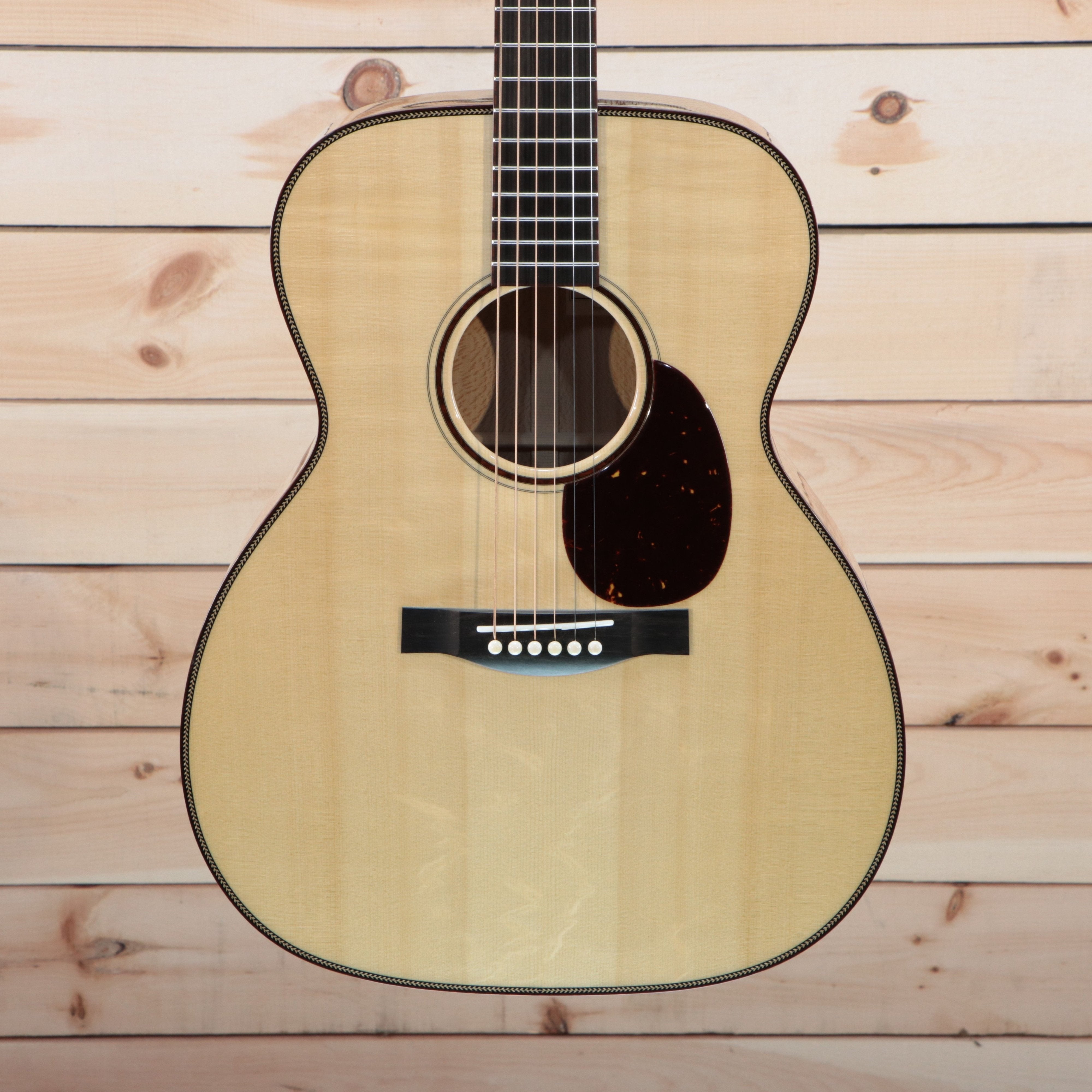 Santa Cruz OM Grand Custom acoustic guitar Natural spruce top with tortoiseshell pickguard and herringbone binding