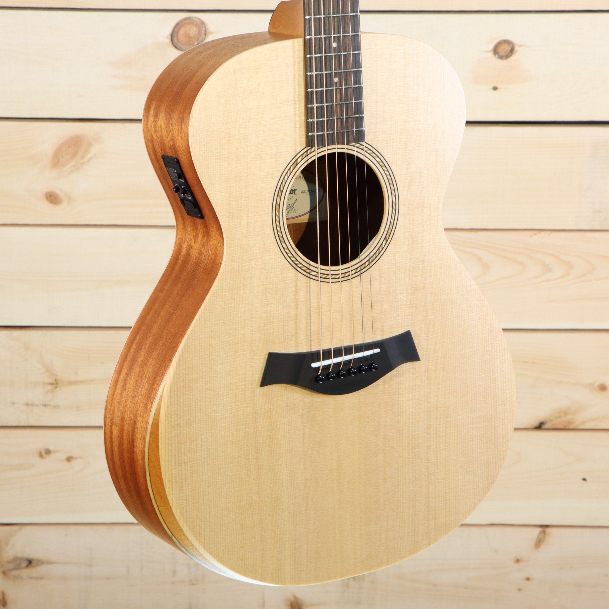 Guitars　–　Academy　Taylor　Natural　12e　Righteous