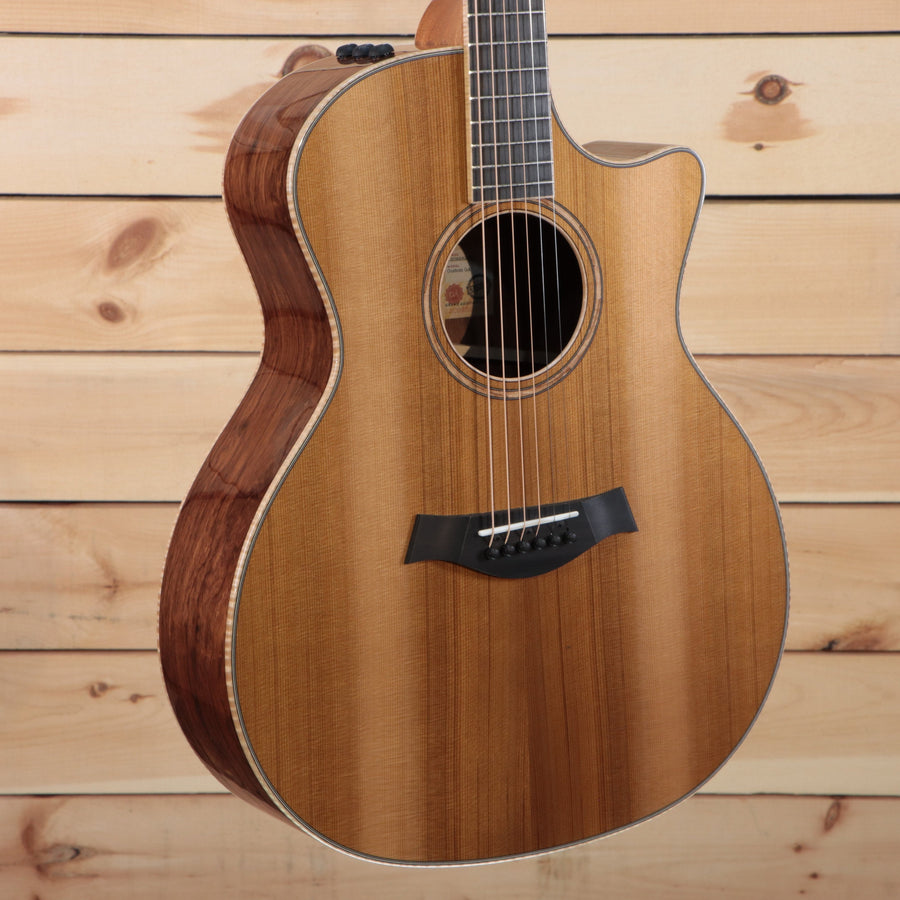 Taylor 2022 Custom GA acoustic-electric guitar natural finish with cedar top cutaway and rosewood back and sides
